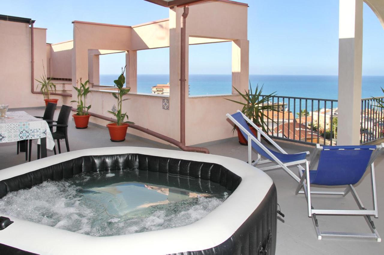 Attico Vista Mare Con Terrazza E Spa Riscaldata Santo Stefano di Camastra Ngoại thất bức ảnh