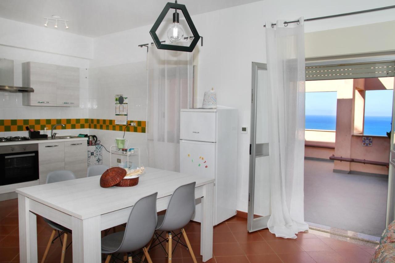 Attico Vista Mare Con Terrazza E Spa Riscaldata Santo Stefano di Camastra Ngoại thất bức ảnh