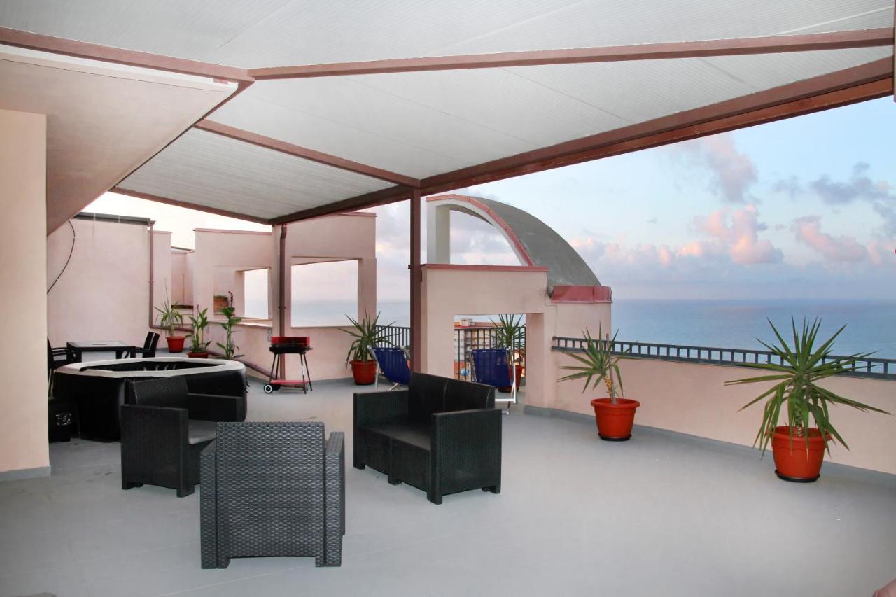 Attico Vista Mare Con Terrazza E Spa Riscaldata Santo Stefano di Camastra Ngoại thất bức ảnh