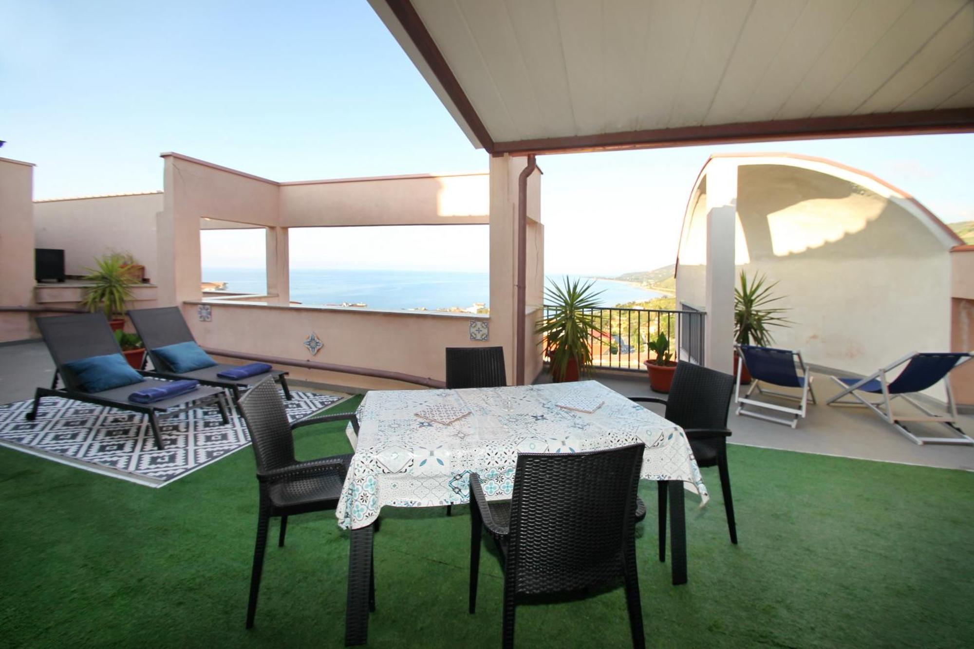 Attico Vista Mare Con Terrazza E Spa Riscaldata Santo Stefano di Camastra Ngoại thất bức ảnh
