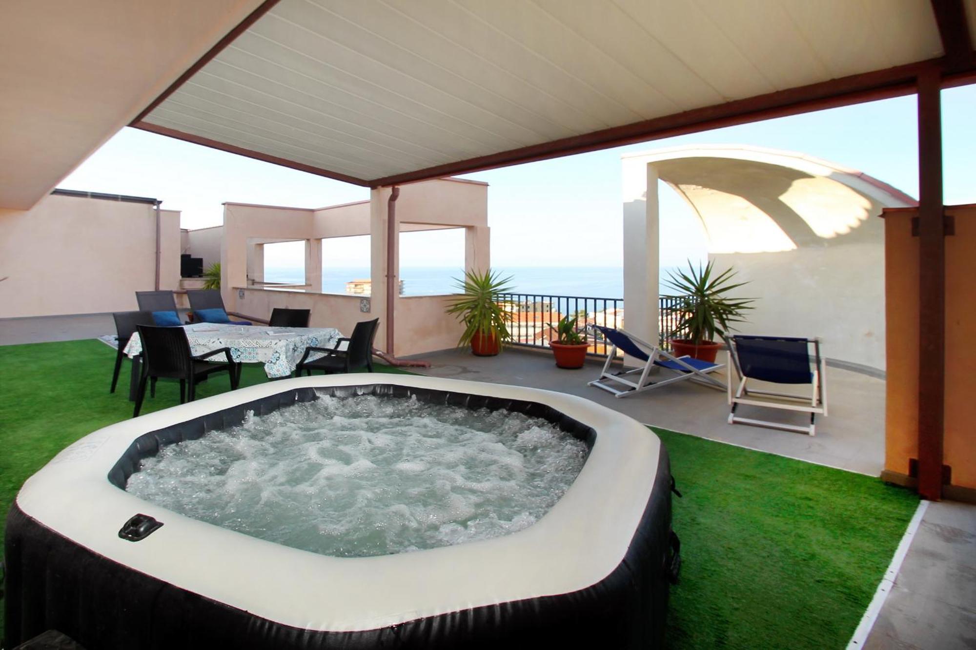 Attico Vista Mare Con Terrazza E Spa Riscaldata Santo Stefano di Camastra Ngoại thất bức ảnh