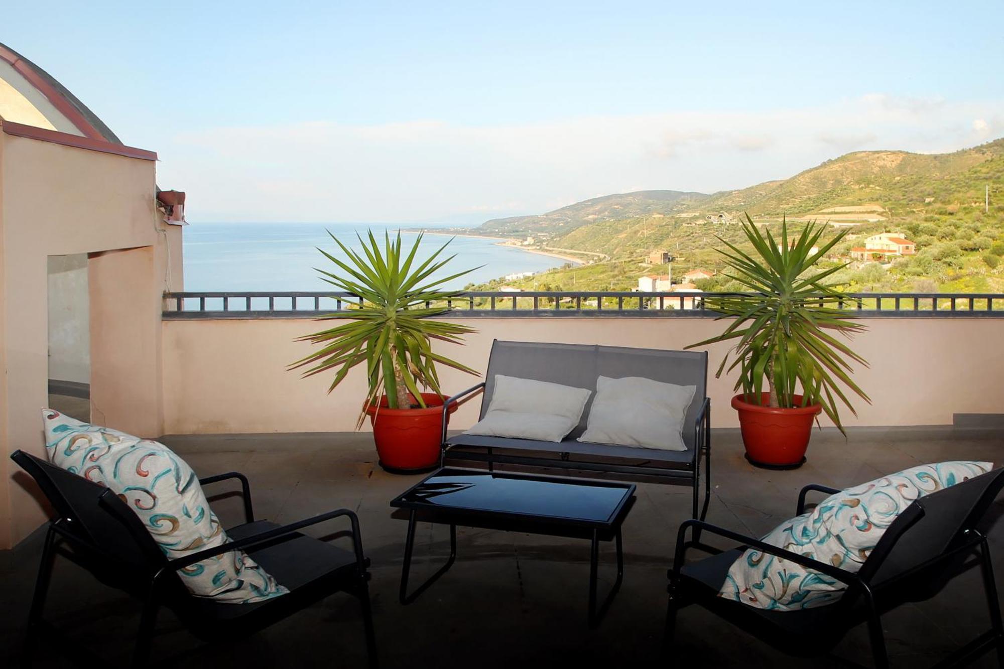 Attico Vista Mare Con Terrazza E Spa Riscaldata Santo Stefano di Camastra Ngoại thất bức ảnh