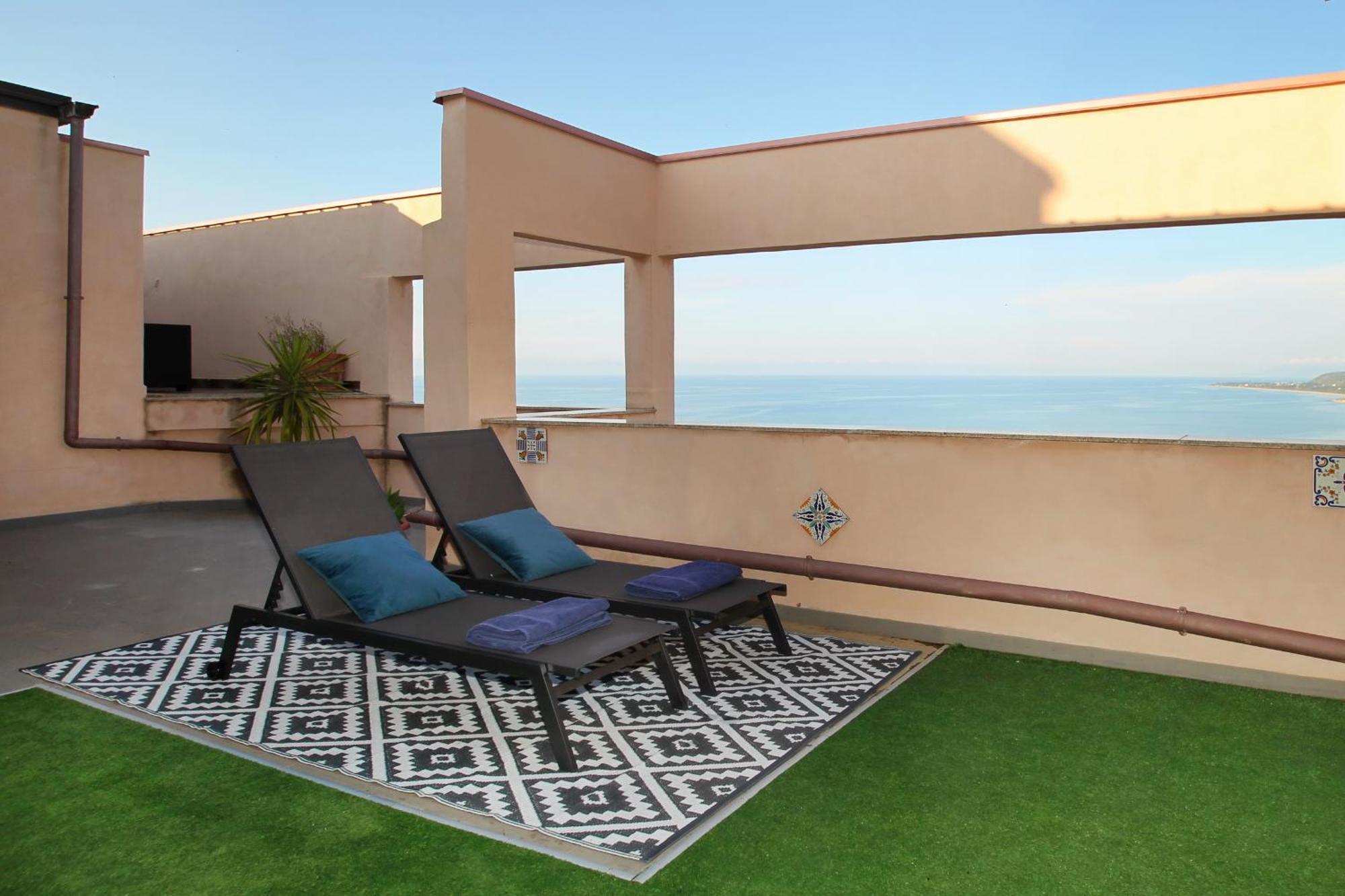 Attico Vista Mare Con Terrazza E Spa Riscaldata Santo Stefano di Camastra Ngoại thất bức ảnh